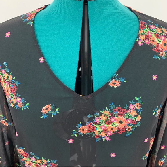 Cabi Blooming Blouse #3594, Floral Print Sheer Long Sleeve V-Neck Top, Medium - Picture 13 of 16